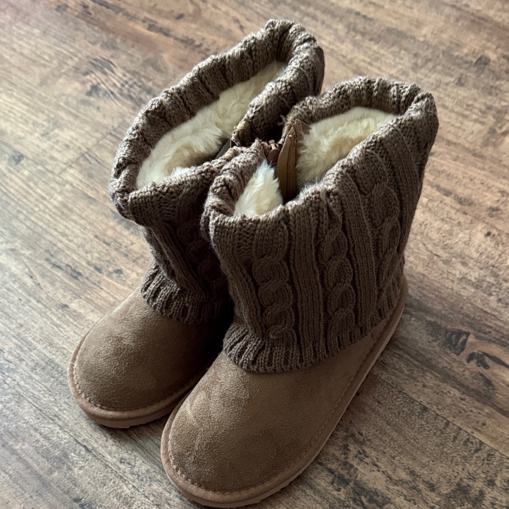 Cozy Brown Knit Kids Boots NWOT ๐ฅพ Xl kids size 2-4